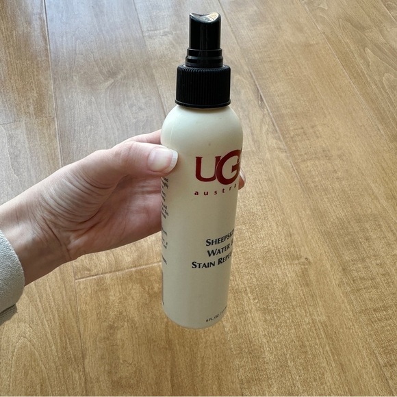 UGG Sheepskin Water & Stain Repellent, Partially Used, 6 FL OZ - Picture 3 of 5